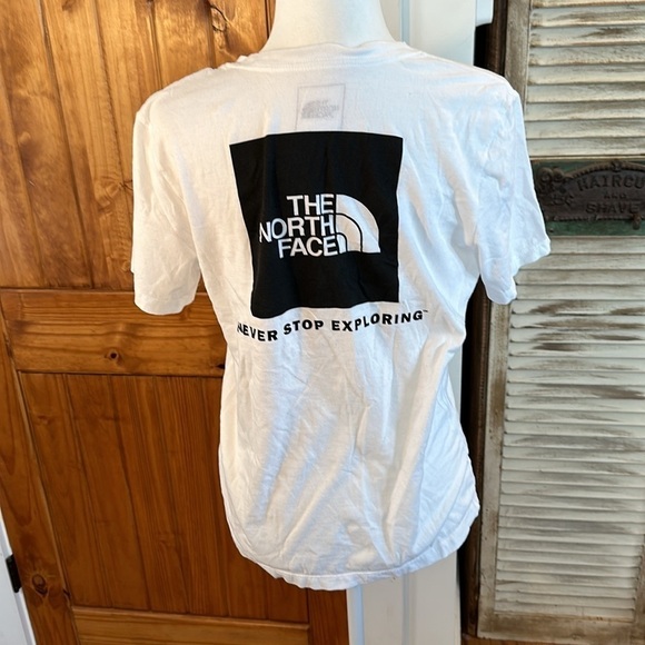 The North Face white and black short sleeve T-shirt size M - Picture 6 of 6
